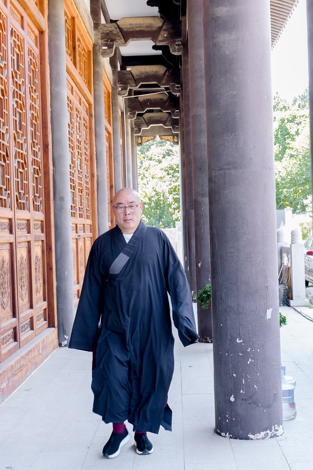 《 寺院人物 》更多图片 2